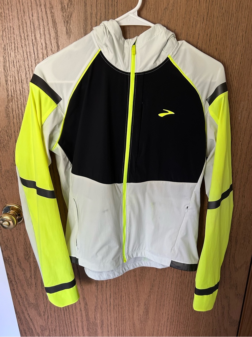 Brooks Running Jacket - Women’s Med - Picture 3 of 8